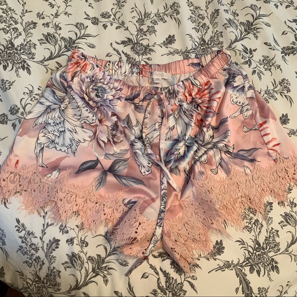 Le Rose Other - Lacey Floral Pajama Shorts